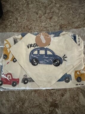 Mud Pie Cream onesie with matching bib. Short sleeves. Cute playful cars. NWT
